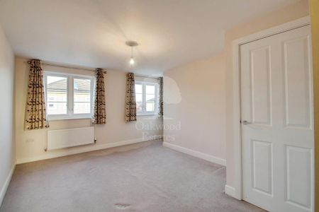 4 bedroom semi-detached house to rent - Photo 4