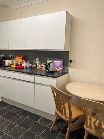 Room in a Shared Flat, Old Shoreham Road, BN3 - Photo 4