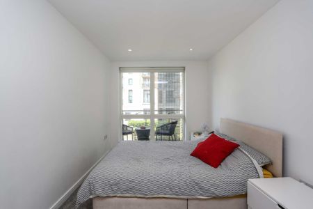 Price £1,700 pcm - Available Now - Furnished - Photo 3