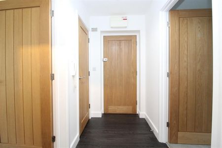 Porters Wood House, Porters Wood, St Albans, Hertfordshire - Photo 2