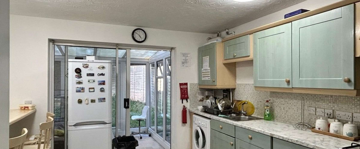 Dunraven Avenue First Floor: Room C - Photo 1