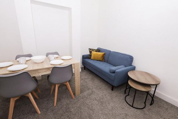 4 bedroom terraced house to rent - Photo 1