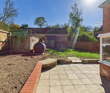 4 bedroom semi-detached house to rent - Photo 5
