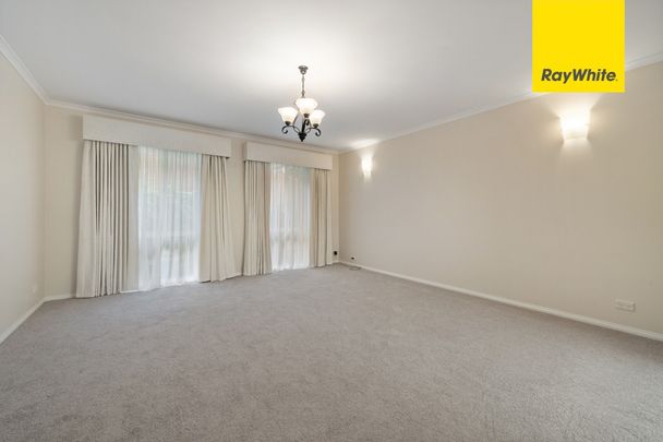 Beautifully Maintained Family Home in Prime Location - Photo 1