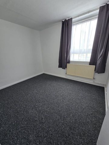 3 Bed Flat, Leven Road, E14 - Photo 2