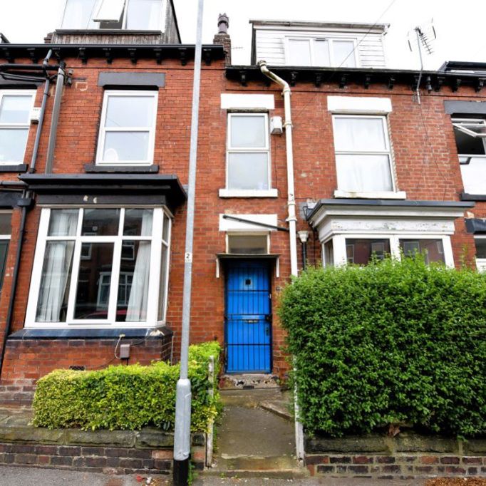 4 bedroom House in Norwood Place, Leeds - Photo 1