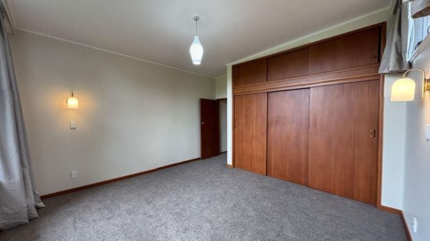 Raumati South - 2 Bedrooms - Photo 1