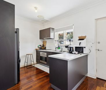 FANTASTIC HOME OFFERING SUBIACO CAFE LIFESTYLE - Photo 2