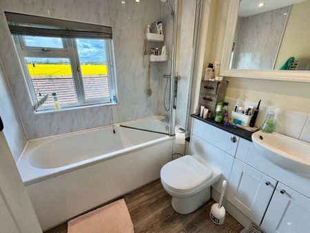 2 bedroom semi detached house to rent - Photo 5