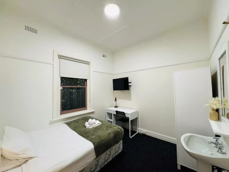 Room 5 (Non Ensuite) - Photo 5