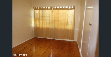 SPACIOUS FAMILY HOME WITH MULTIPLE LIVING AREAS & GREAT OUTDOOR SPACE - Photo 5