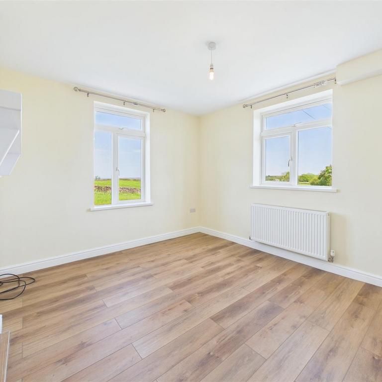 2 bedroom cottage to rent - Photo 1