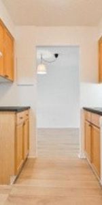 LIBRE MAINTENANT!!! 579-880-8879 Superbe condo rénové à l'été 2025, offrant 2 chambres lumineuses Chauffage, électricité et climatisation inclus pour - Photo 3
