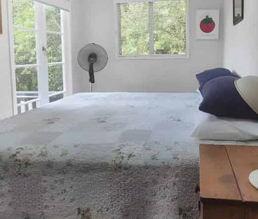 Sunny Two Bedroom Home in Omiha - Photo 3