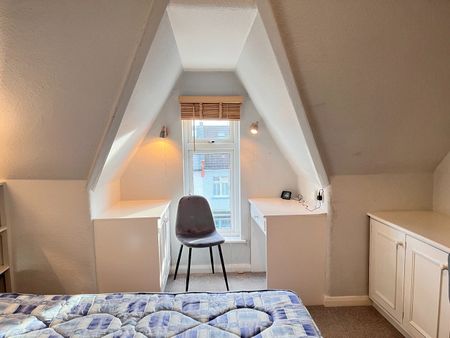 1 Bed Flat, Stile Hall Gardens, W4 - Photo 3