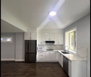 For Lease - 574 B Pharmacy Ave Avenue, Toronto, Ontario - Photo 5