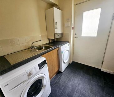 1 bedroom in a house share to rent - Photo 5