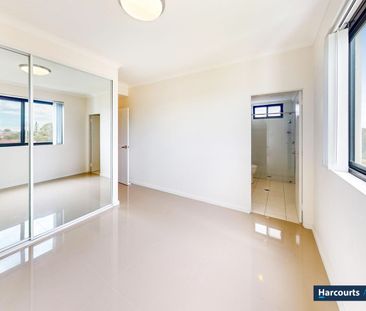 Conveniently Located Two Bedroom Apartment - Photo 2