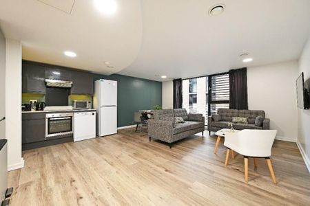 4 bedroom flat to rent - Photo 3