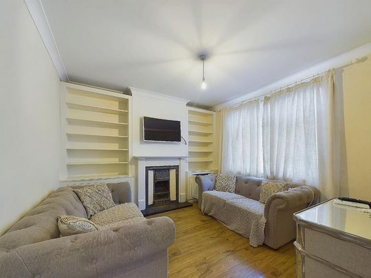 3 bedroom end of terrace house to rent - Photo 1