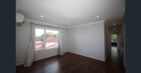 BRIGHT AND SUNNY TOP FLOOR UNIT - Photo 2