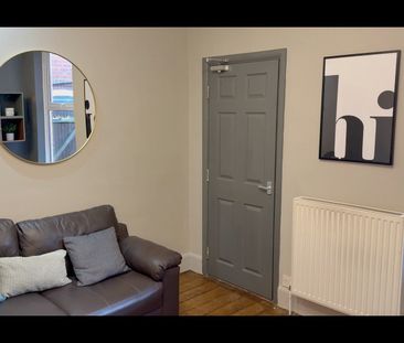 5 Bed Semi-Detached House, Rolleston Drive, NG7 - Photo 6