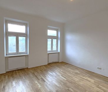 SANIERTE UNBEFRISTETE HELLE ALTBAUWOHNUNG IN DER GUDRUNSTRASSE - Photo 1