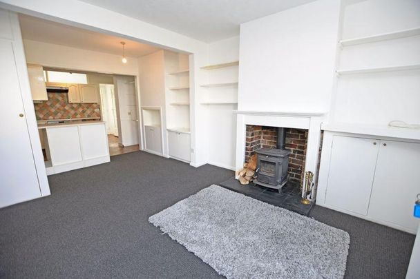 2 bedroom cottage to rent - Photo 1