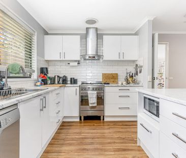 Comfortable Living with Room to Entertain - Photo 6