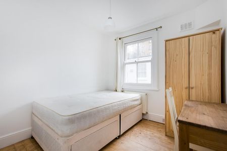 4 bedroom mews to rent - Photo 2