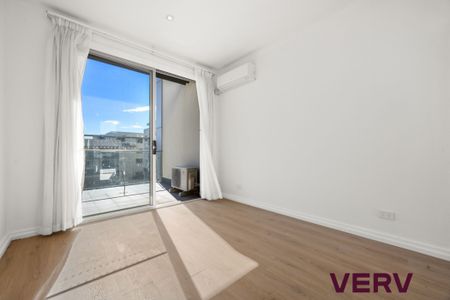 FABULOUS TWO-BEDROOM APARTMENT - Photo 2