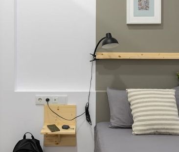 Carrer de Balmes, Barcelona, Catalonia 08006 - Photo 4