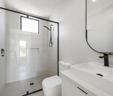 Modern Comfort in a Quiet Court Setting - Photo 4