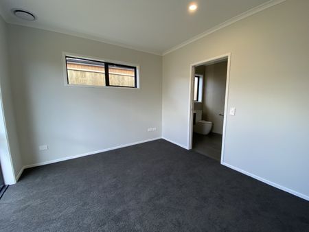 68 Hokioi Drive, Kenepuru - Photo 3
