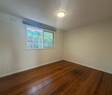 Renovated Two Bedroom Unit in Prime Glen Waverley Location - Photo 2