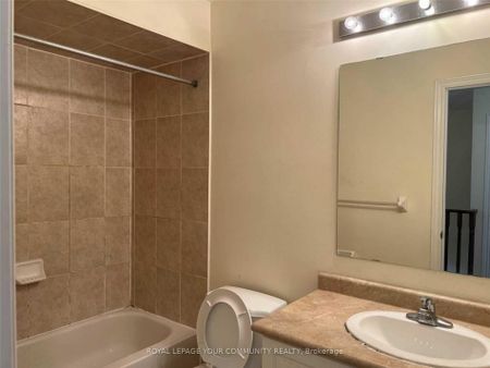 For Lease - 119 Amulet Crescent, Richmond Hill, Ontario - Photo 3