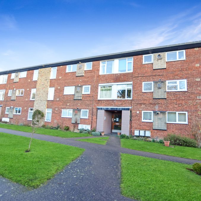 A ground floor two bedroom apartment with off street parking, garage and communal gardens, ideally located close to the Cambridge science park, Cambridge North train station and access to the A14. - Photo 1