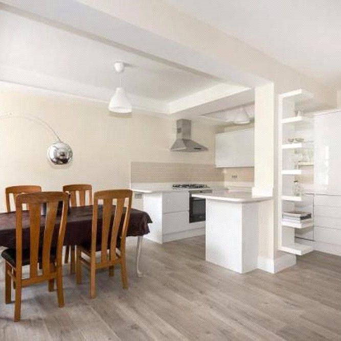 3 bedroom flat in St John's Wood - Photo 1