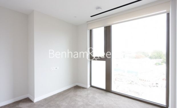 2 Bedroom flat to rent in Saxon House, Kings Road Park, SW6 - Photo 1