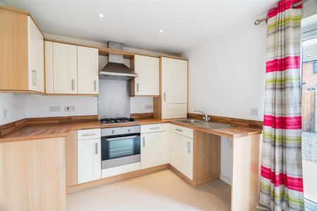 3 bedroom end of terrace house to rent - Photo 3