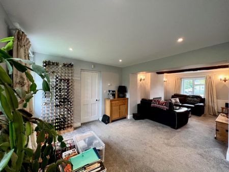 4 bedroom House To Let - Photo 2