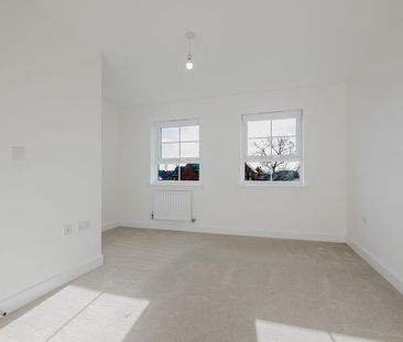 4 bedroom semi-detached house to rent - Photo 4