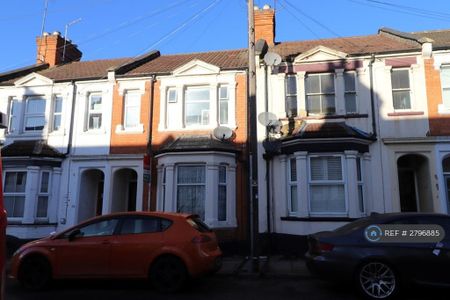 1 bedroom in a house share to rent - Photo 3