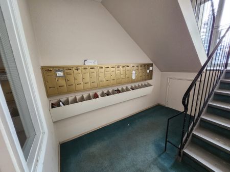 Beautiful Second Floor Unit! - Photo 2