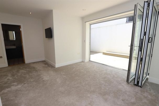 4 bedroom terraced house to rent - Photo 1