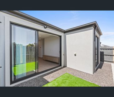 18 Tawny St, Fraser Rise, Vic 3336 - Photo 4