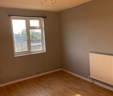 2 Bed Flat, Glastonbury House, SE12 - Photo 3