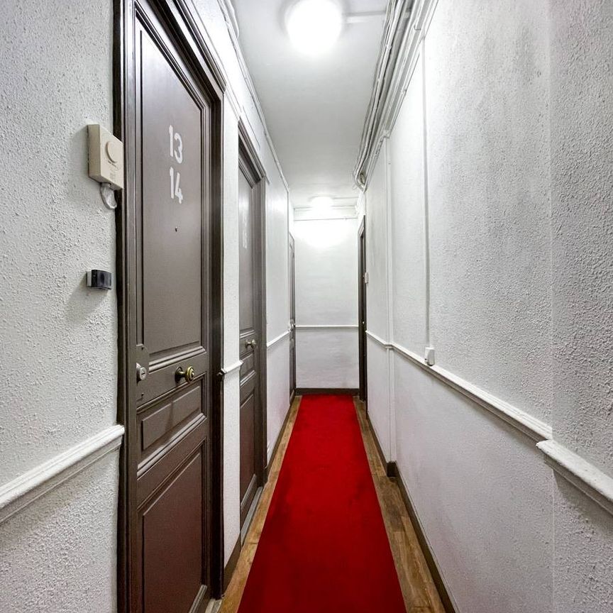 Logement à Paris, Location meublée - Photo 1