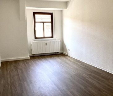 Sanierte 2-Raum-Altbau-Wohnung im Dachgeschoss! - Foto 1