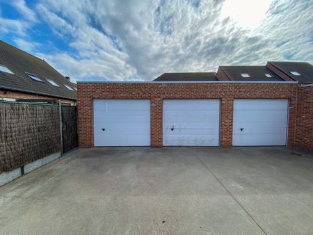 Rijwoning met 3 slaapkamers, garage en tuintje. - Photo 4